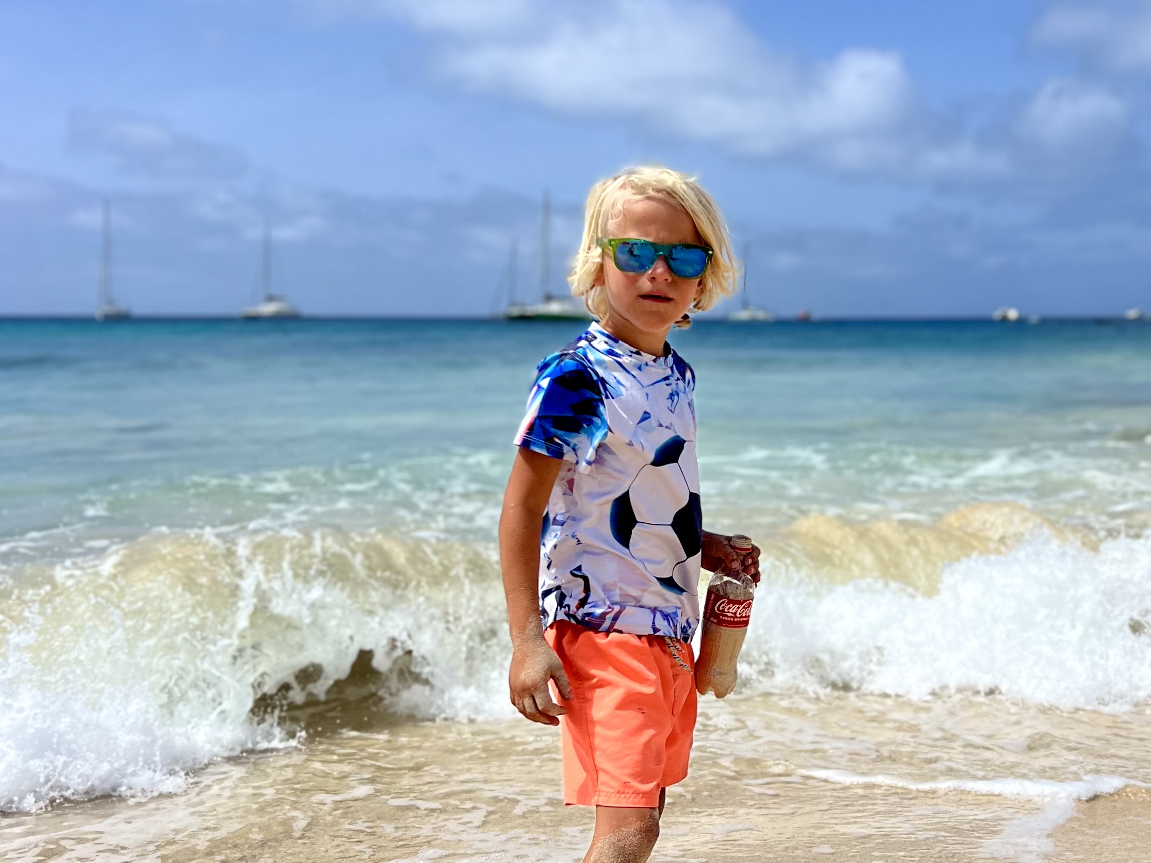 Kapverdische Inseln mit Kindern: Kind am Strand auf Sal