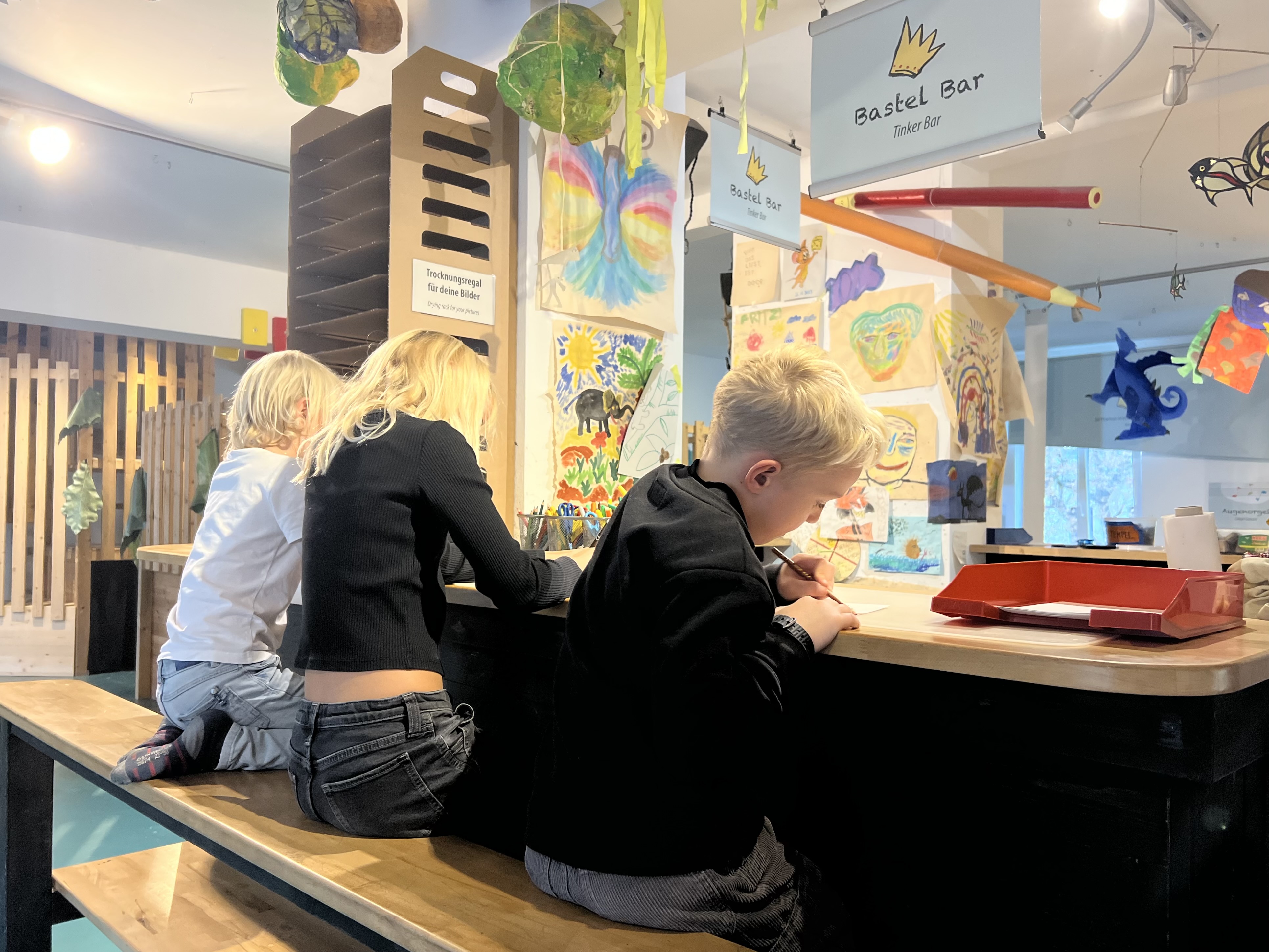 Die Bastel Bar im Königreich der Phanstasie, dem Herzstück im UNIKATUM Kindermuseum in Leipzig