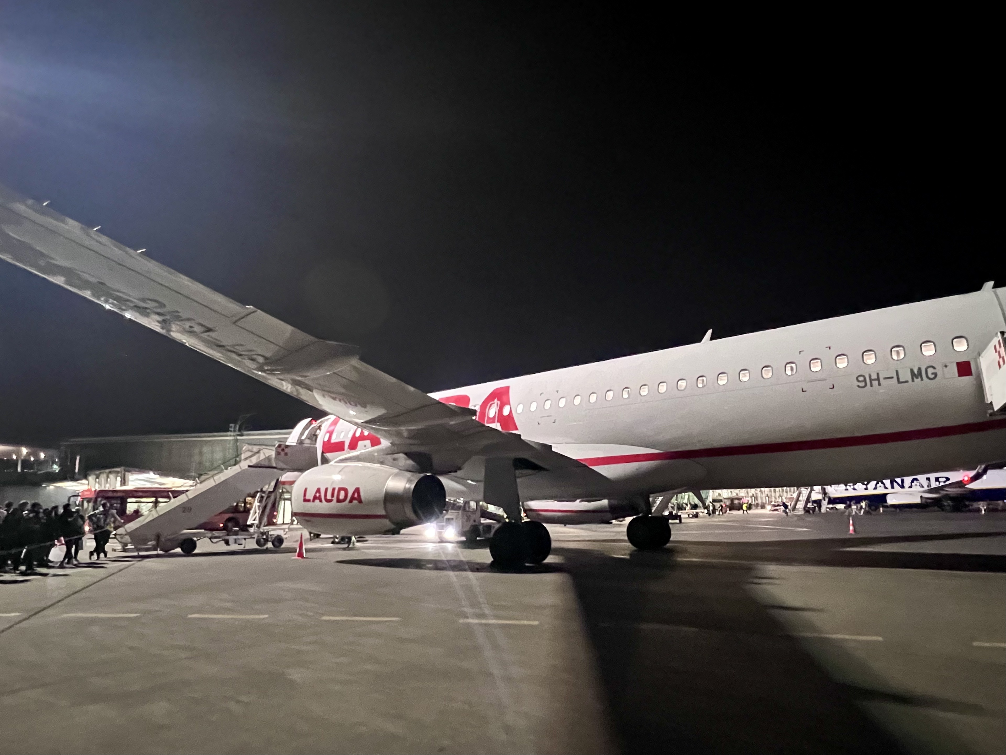 Practical tips for a night flight with children