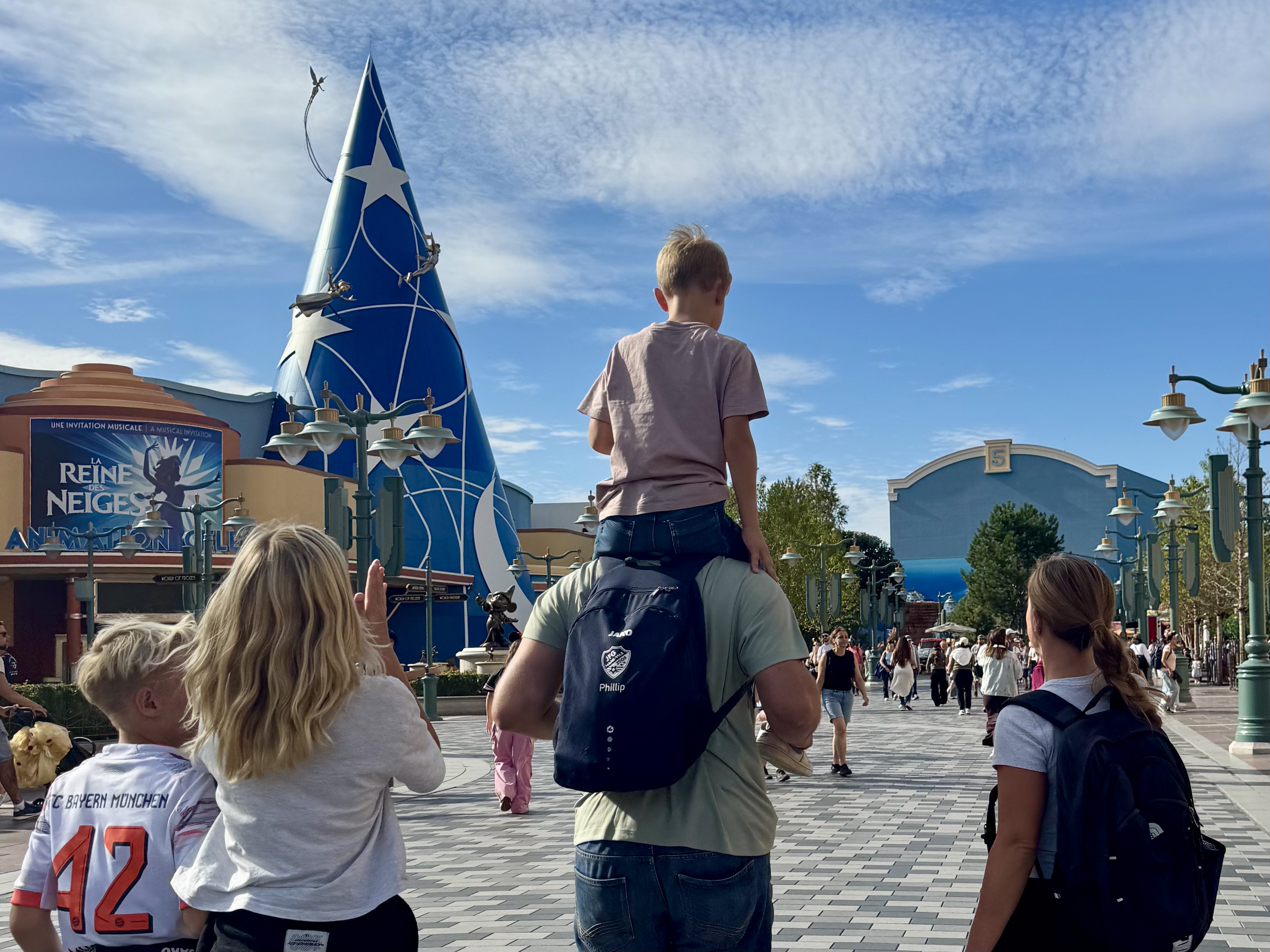 Disney Adventure World or Disneyland Park - which park is better for families?